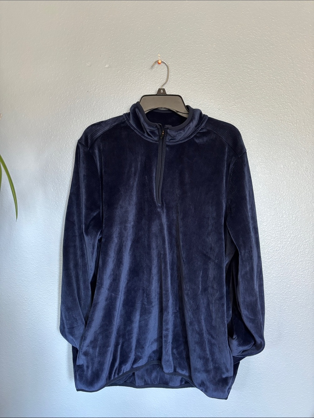 SPYDER Navy blue long sleeve super soft pullover sweater. With pockets. Size lg